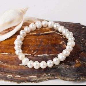 Natural Freshwater Pearl Stretch Bracelet.